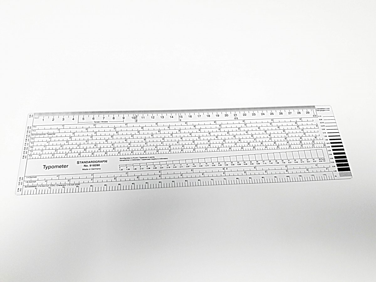 Typometer aus Kunststoff 30 cm zur Schriftgrößenbestimmung im Bereich  Druck, Layout und Design, 1 Stück -- Schuchhardt GmbH Grafischer Fachhändler
